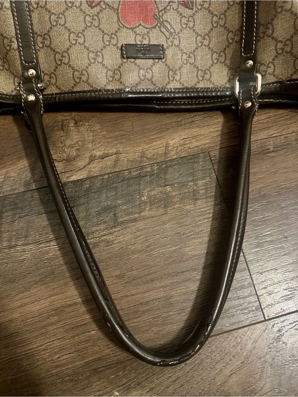 Gucci Beige GG Supreme Tote with Red Rose Heart Graphic - Picture 16 of 16